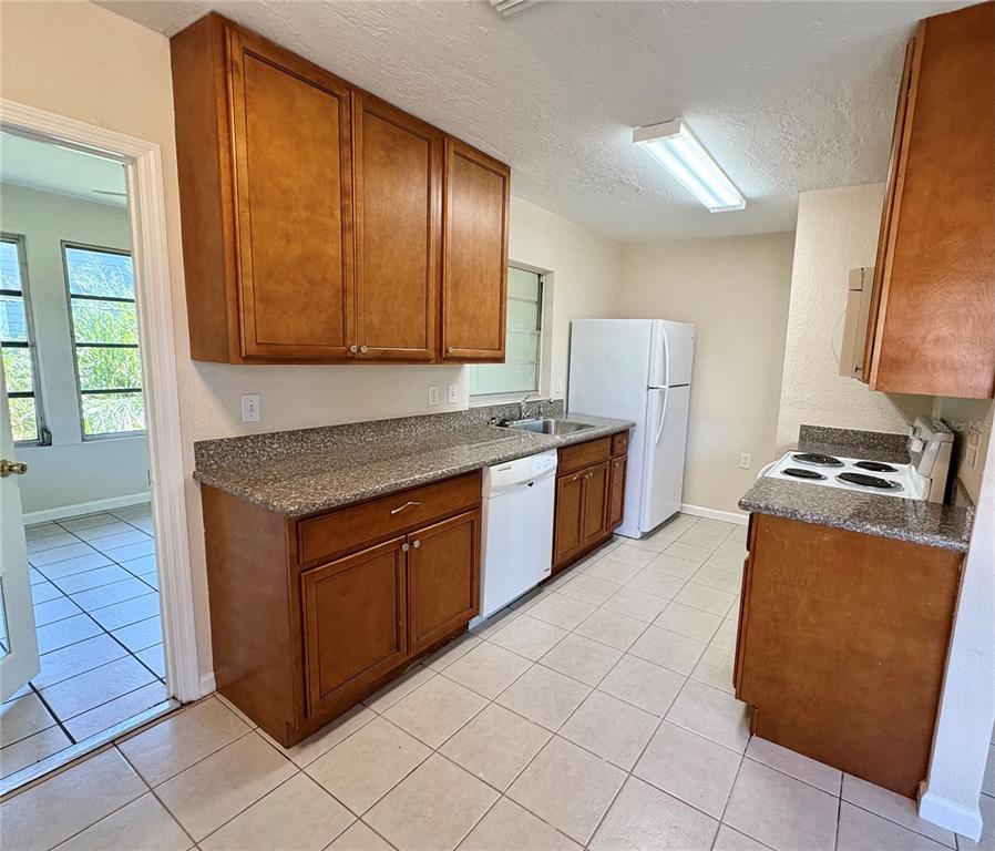 2208 16TH AVENUE W, BRADENTON, FL — photo 5 of 18