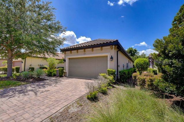 8433 ALBERATA VISTA DRIVE