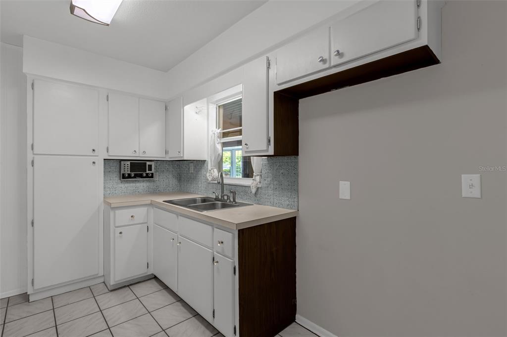 An empty room with light gray walls, a ceiling fan, and a concrete floor — 35505 CRESCENT DRIVE, FRUITLAND PARK, FL