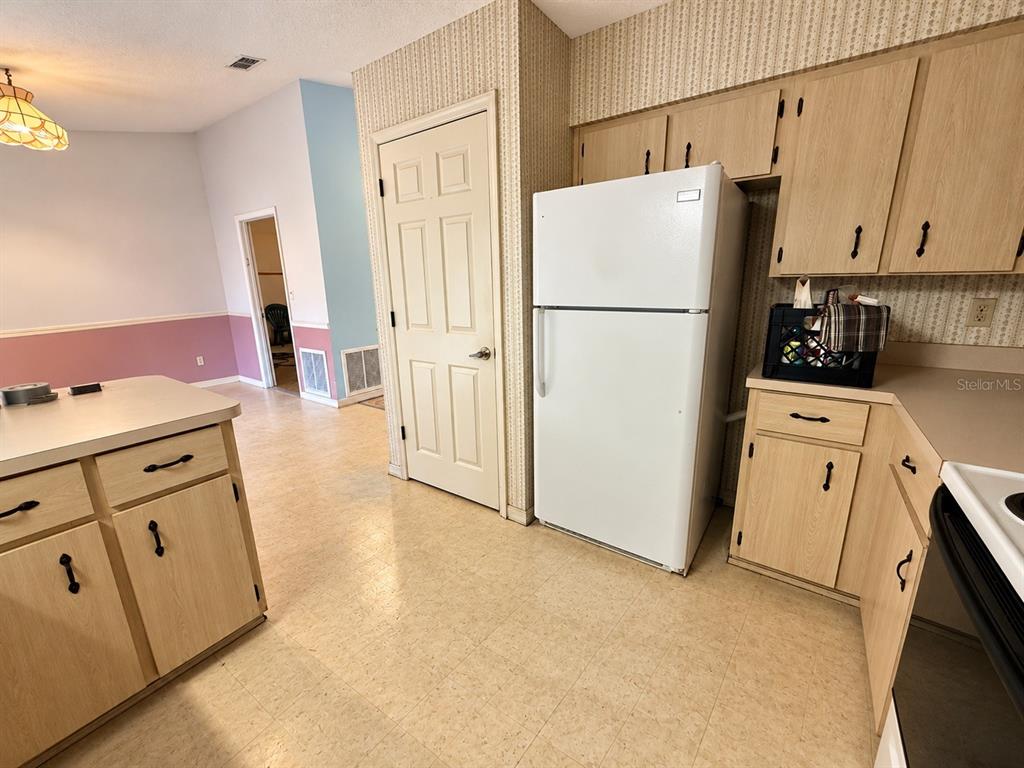 444 W CENTRAL AVENUE, ORANGE CITY, FL — photo 5 of 19