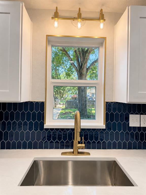 8713 N 39TH STREET, TAMPA, FL — photo 5 of 24