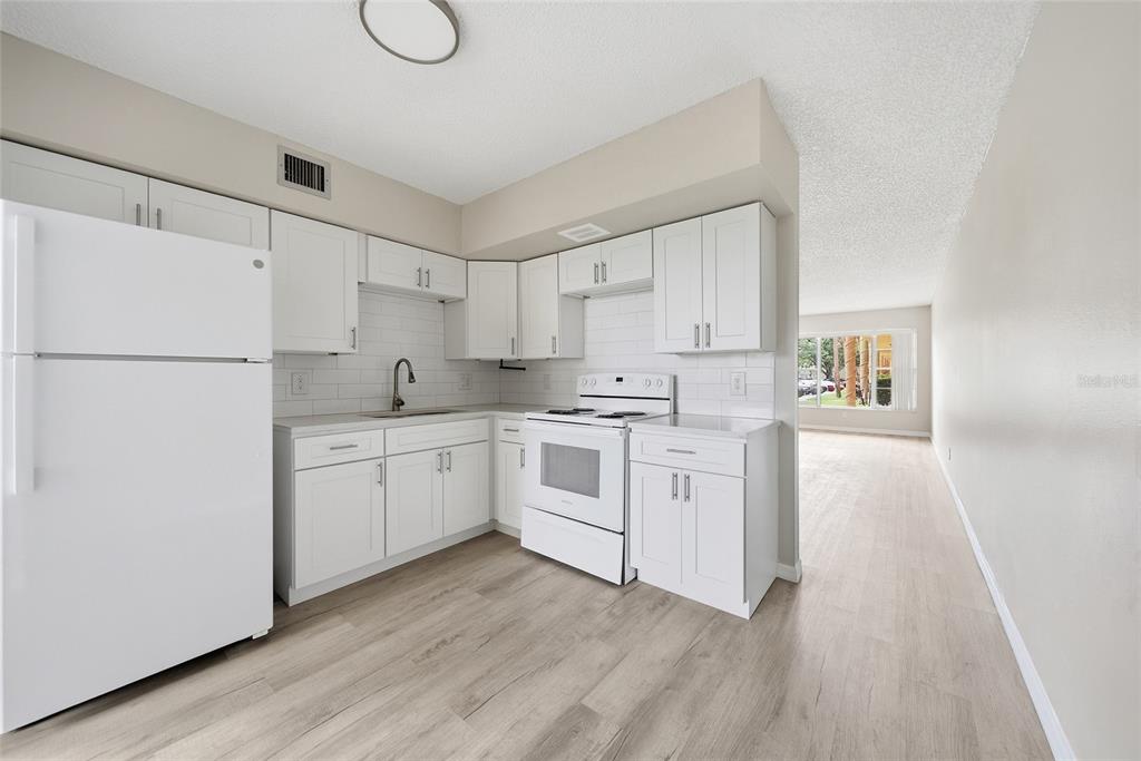 2466 ECUADORIAN WAY UNIT 16, CLEARWATER, FL — photo 3 of 30
