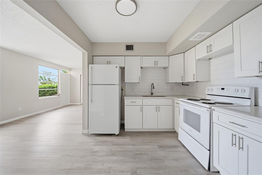 2466 ECUADORIAN WAY UNIT 16, CLEARWATER, FL — photo 4 of 30