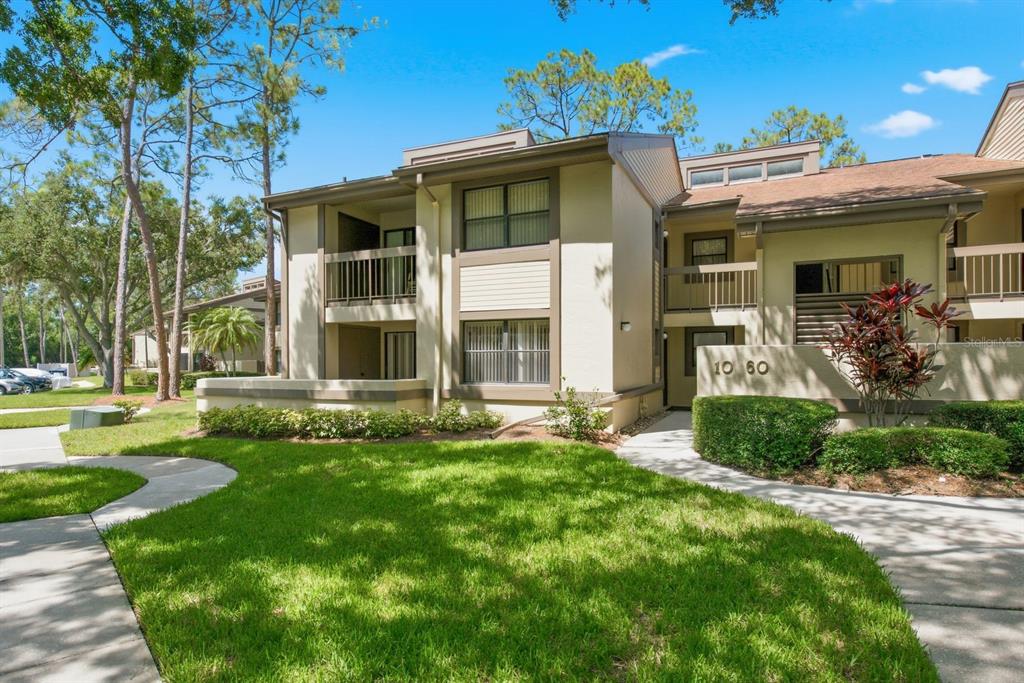 10 WOODLAKE PLACE