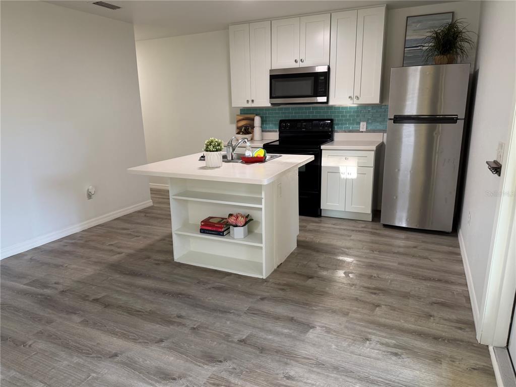 247 NE 4TH STREET, CRYSTAL RIVER, FL — photo 2 of 11