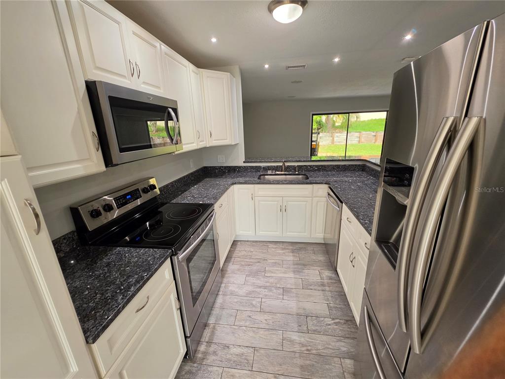 700 W CRANES CIRCLE, ALTAMONTE SPRINGS, FL — photo 4 of 17