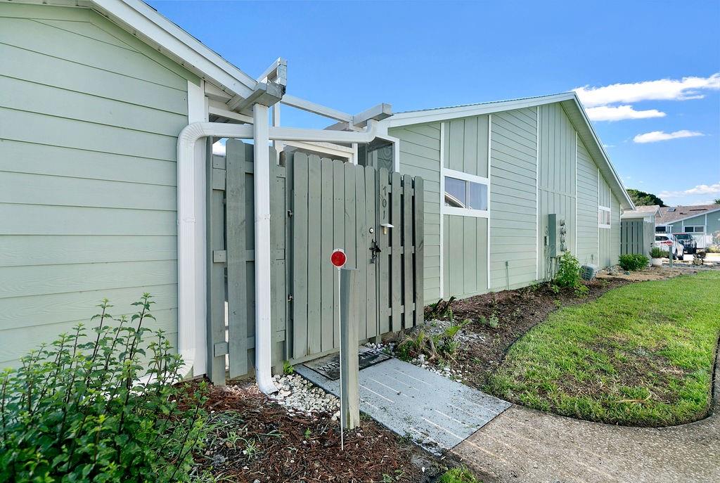 1944 QUAIL RIDGE COURT UNIT 701