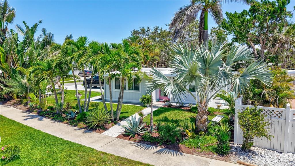 643 CALLE DEL OTONO, SARASOTA, FL — photo 3 of 30