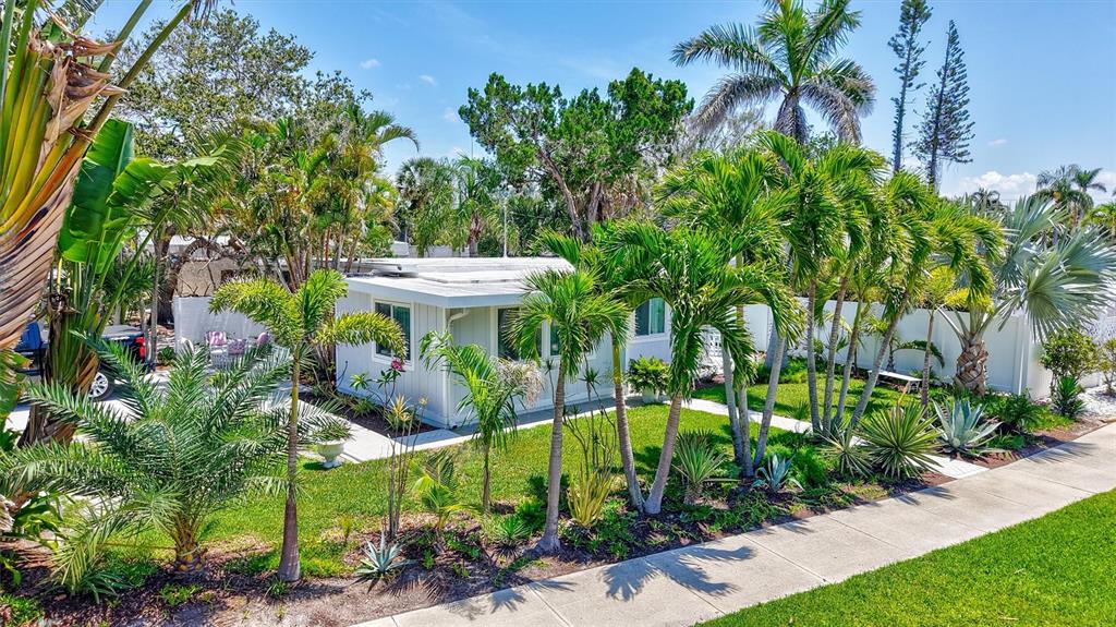 643 CALLE DEL OTONO, SARASOTA, FL — photo 4 of 30