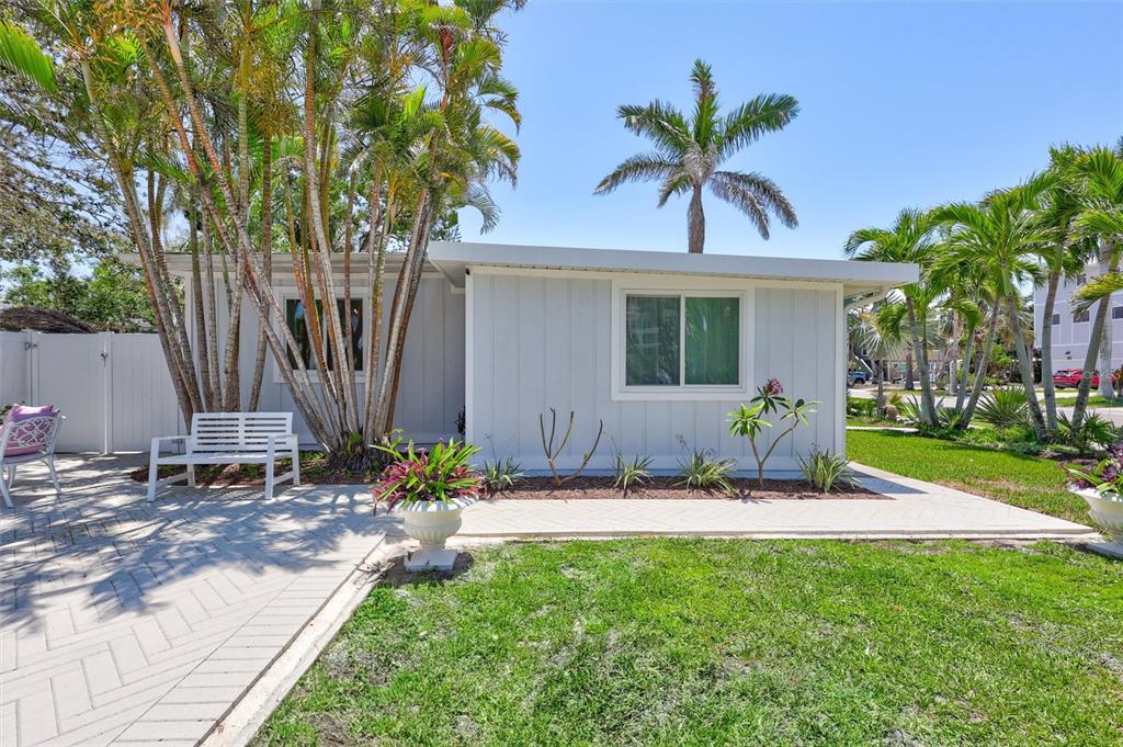 643 CALLE DEL OTONO, SARASOTA, FL — photo 5 of 30