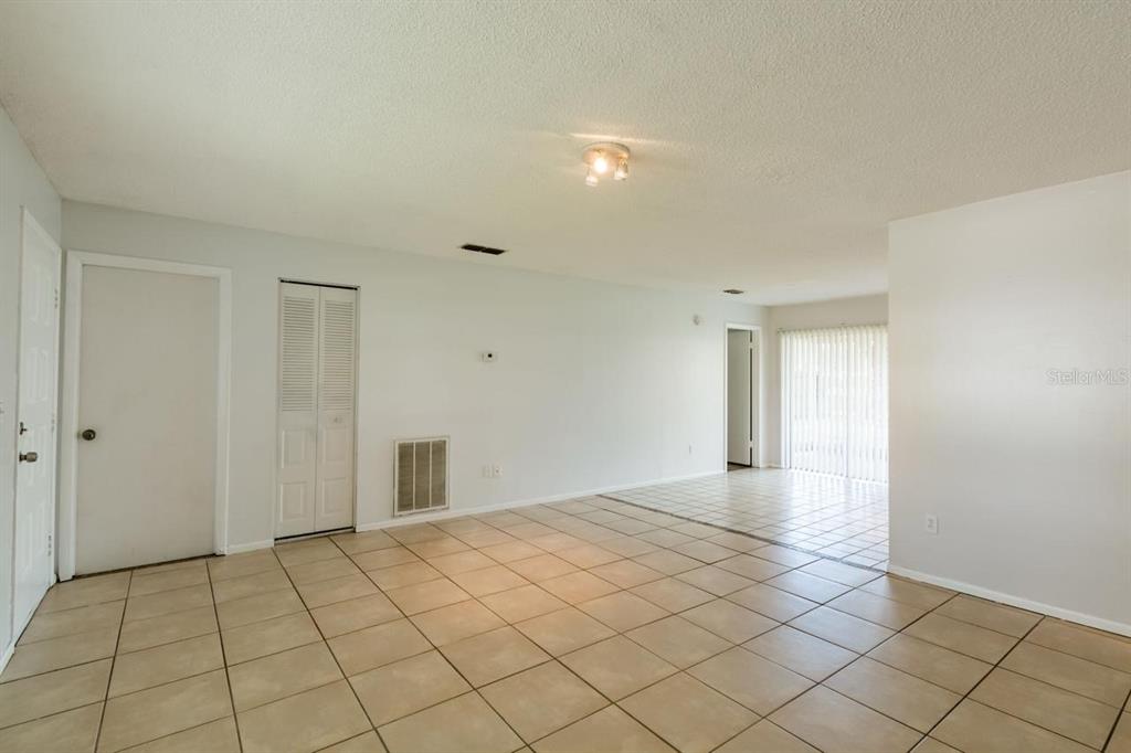 1074 BRIDLEWOOD WAY, BRANDON, FL — photo 5 of 24