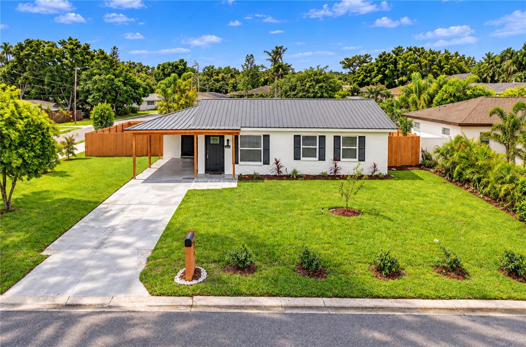 4000 W WALLACE AVENUE, TAMPA, FL — photo 3 of 30