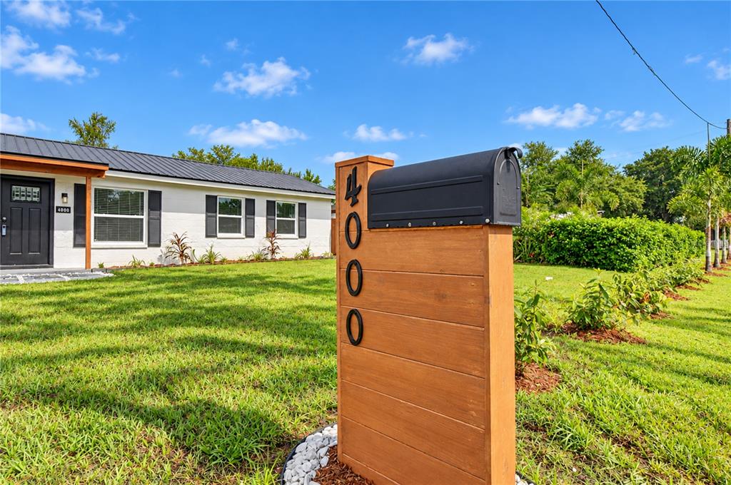 4000 W WALLACE AVENUE, TAMPA, FL — photo 4 of 30