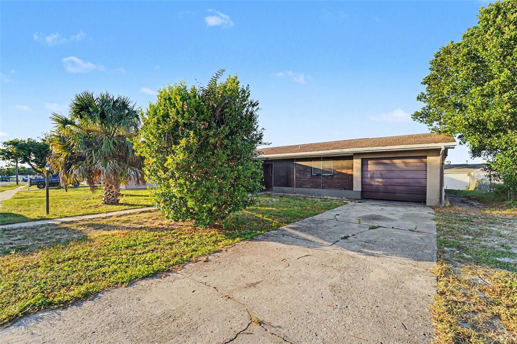 9369 CHASE STREET, SPRING HILL, FL — photo 2 of 8