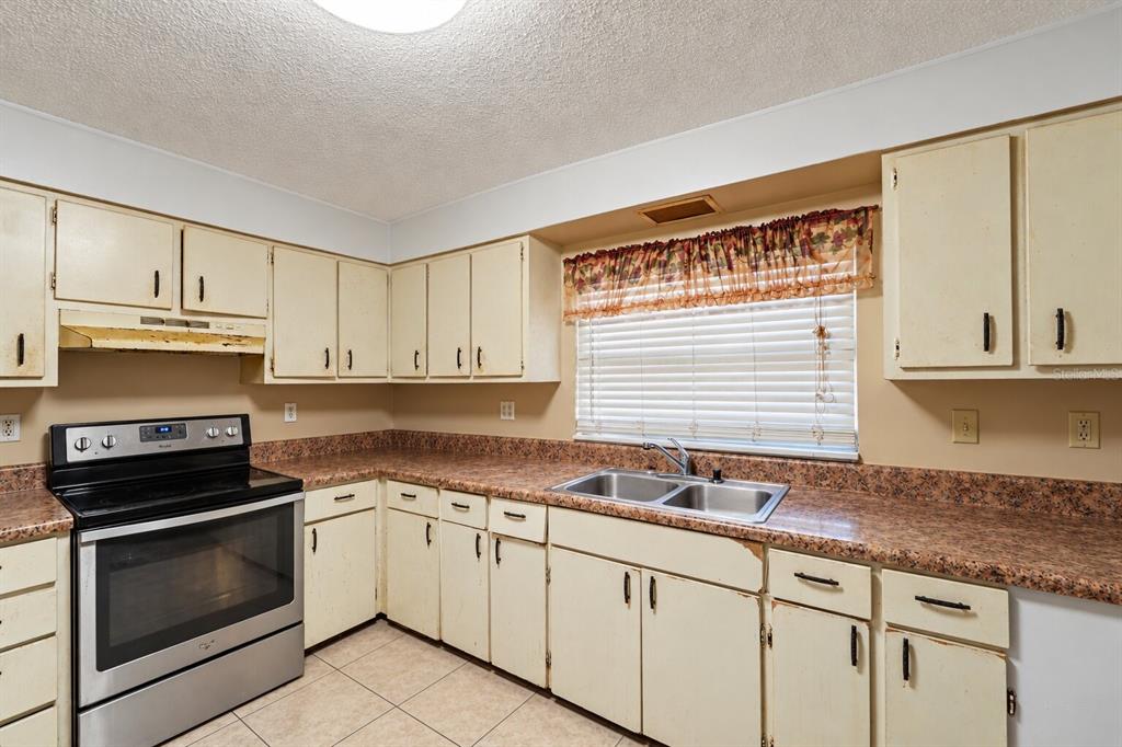 9369 CHASE STREET, SPRING HILL, FL — photo 3 of 8