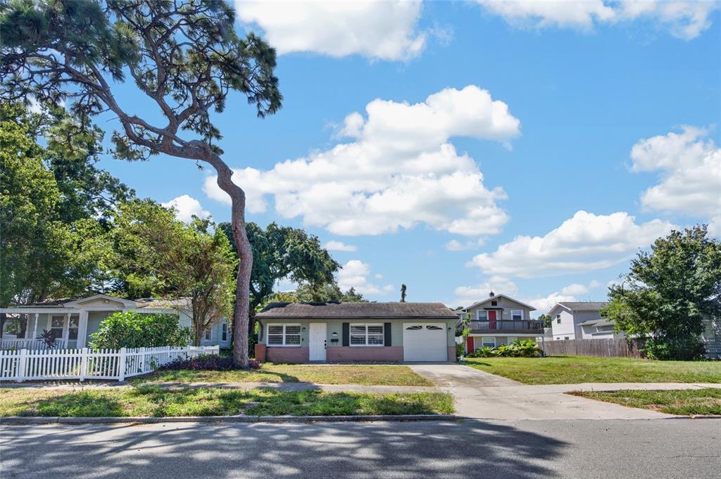 2138 7TH AVENUE N, ST PETERSBURG, FL — photo 2 of 49