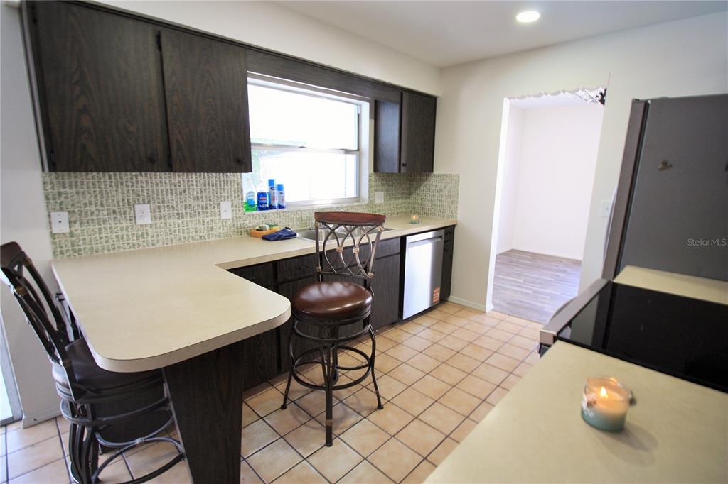 390 LILAC ROAD, CASSELBERRY, FL — photo 5 of 27