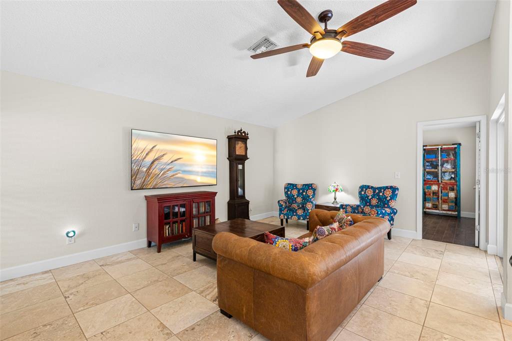 495 ST TROPEZ CIRCLE NE, ST PETERSBURG, FL — photo 4 of 31