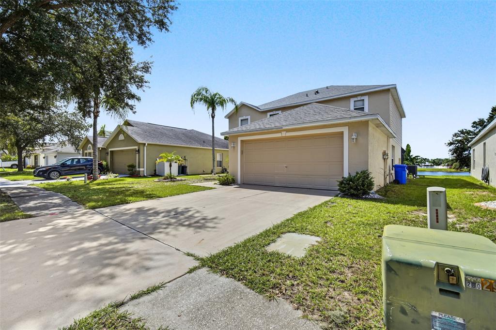 12927 LAKE VISTA DRIVE, GIBSONTON, FL — photo 3 of 37