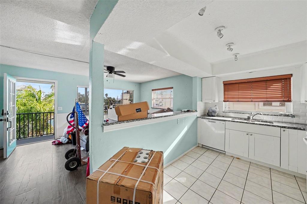 515 129TH AVENUE E, MADEIRA BEACH, FL — photo 3 of 28