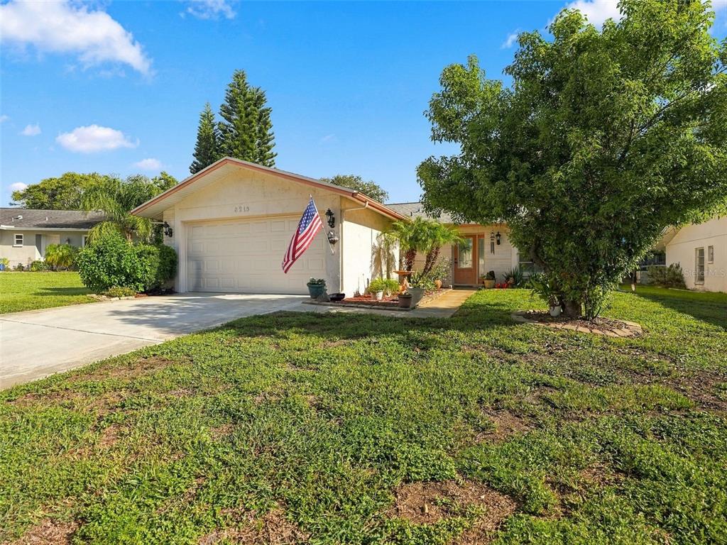 8215 SAN FELIPE COURT, PORT RICHEY, FL — photo 3 of 30