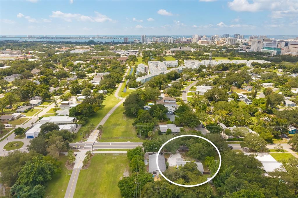 615 S SHADE AVENUE, SARASOTA, FL — photo 2 of 30