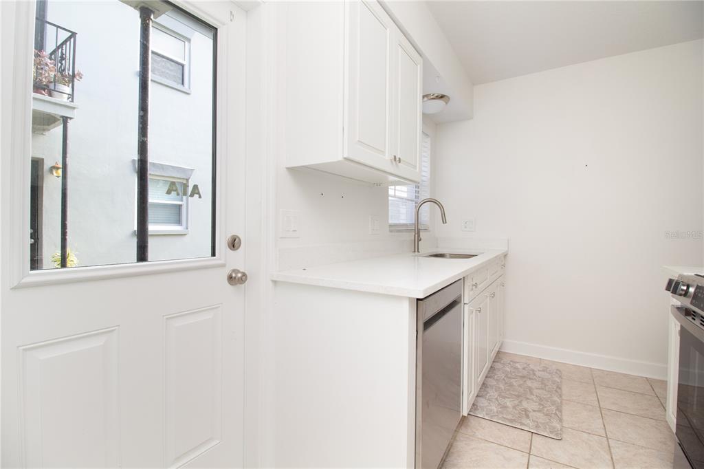 6940 A SUNSET DRIVE S UNIT 1A, SOUTH PASADENA, FL — photo 5 of 17