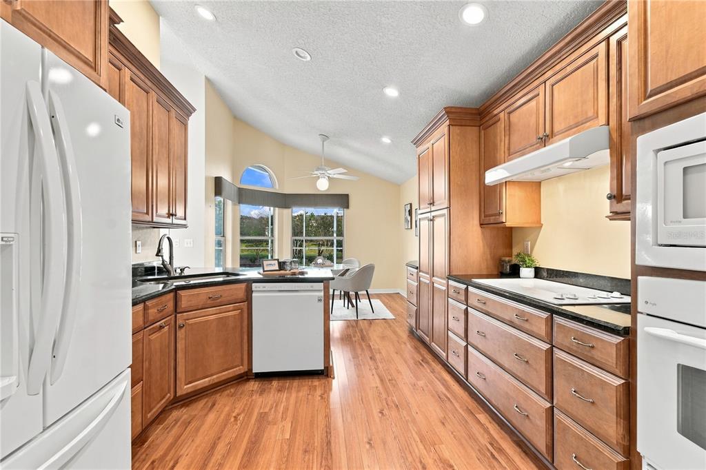 524 S LONGVIEW PLACE, LONGWOOD, FL — photo 5 of 22