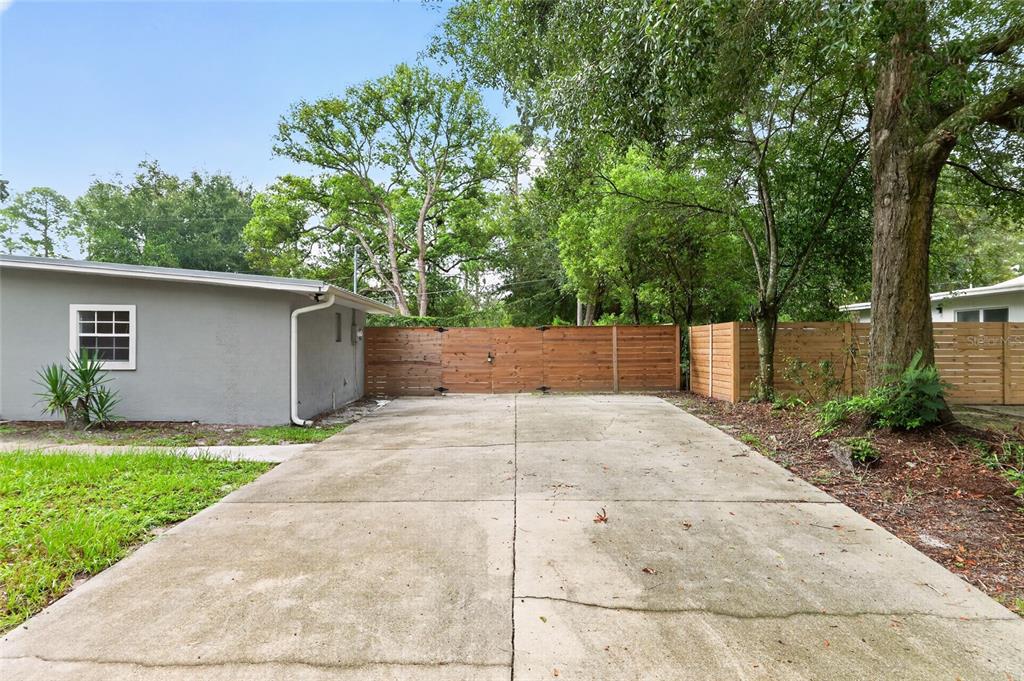 1421 NE 17TH AVENUE, GAINESVILLE, FL — photo 2 of 30