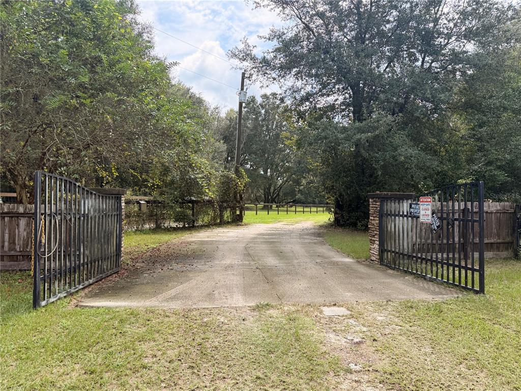 1933 SE 155TH STREET, SUMMERFIELD, FL — photo 2 of 6