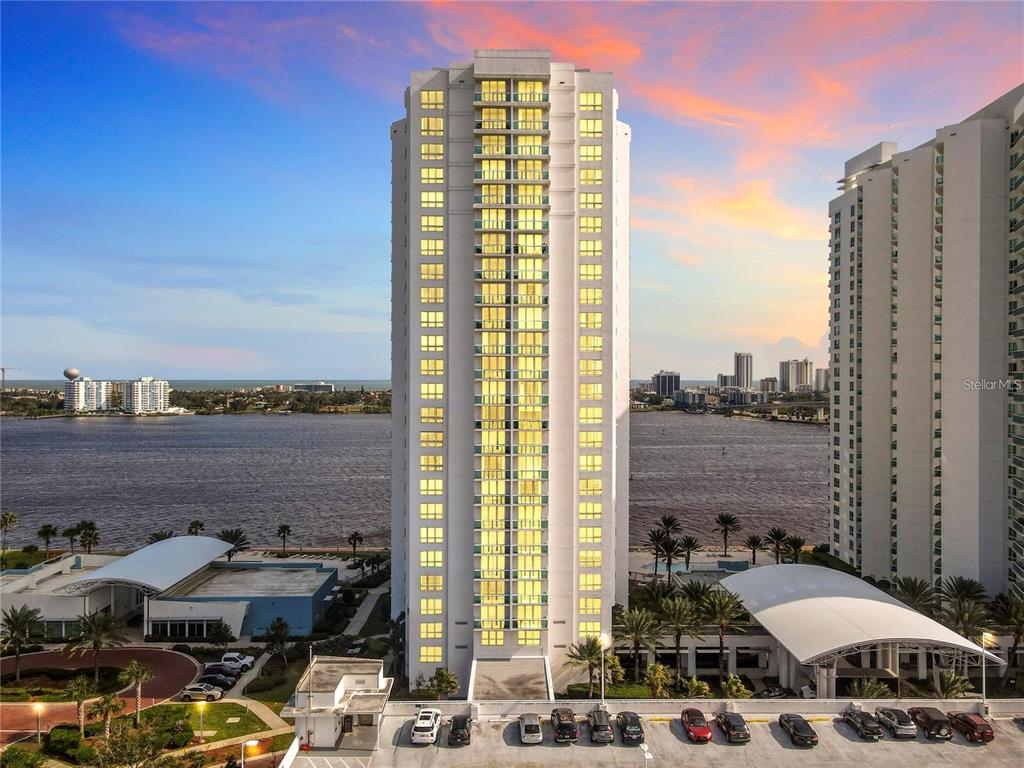 241 RIVERSIDE DRIVE UNIT 1809