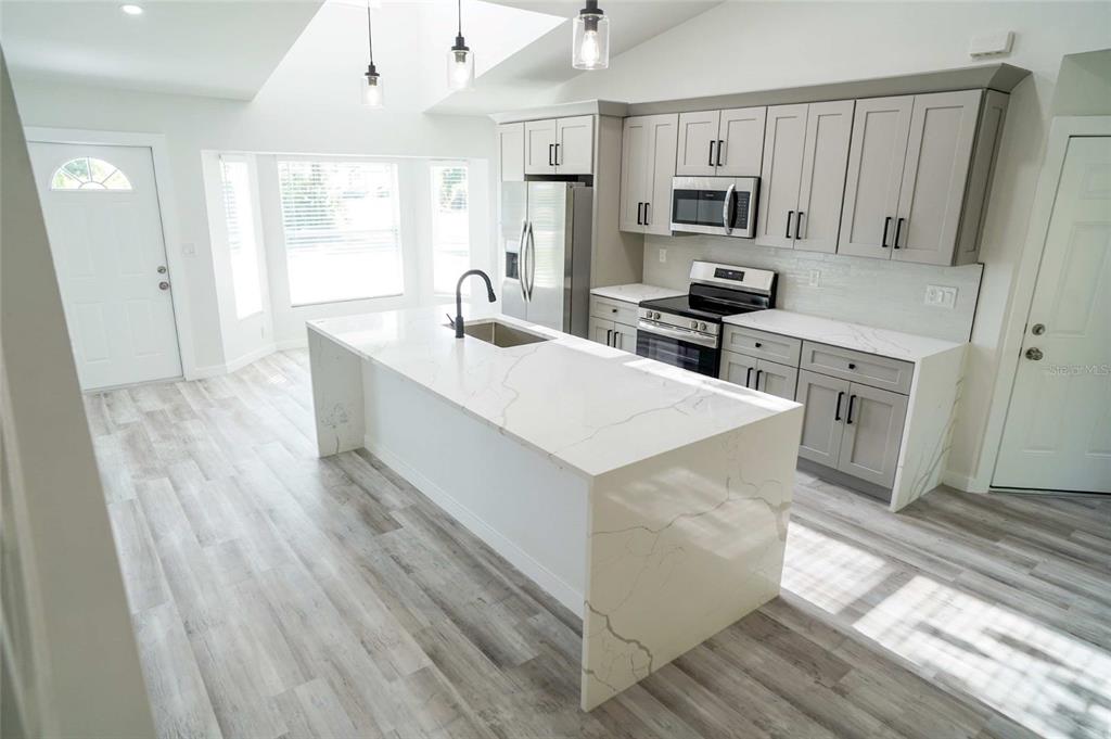 2801 FLORA AVENUE N, LEHIGH ACRES, FL — photo 5 of 30