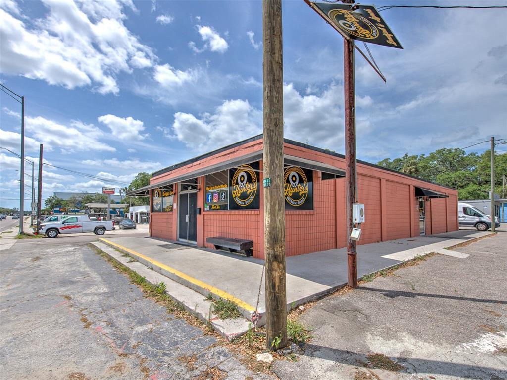 A single-story commercial building with orange brick walls and a sign for Hunter's Brunch Shack — 8001 S 301 HIGHWAY, RIVERVIEW, FL