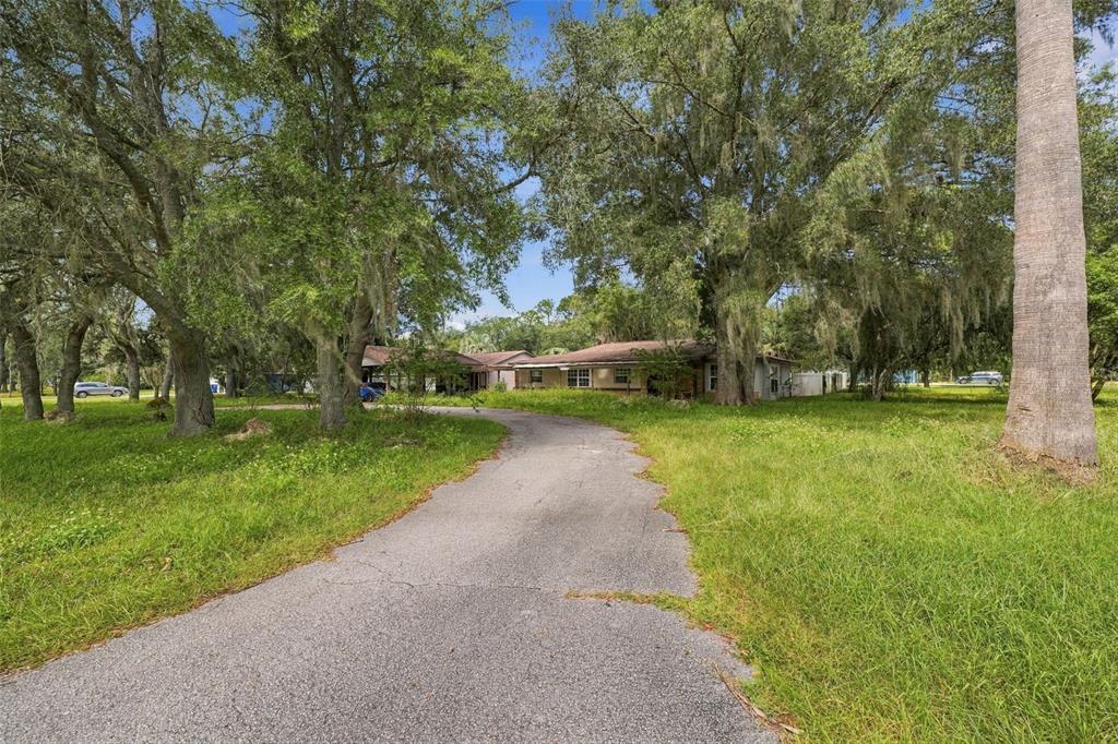 15499 OAKCREST CIRCLE, BROOKSVILLE, FL — photo 4 of 30