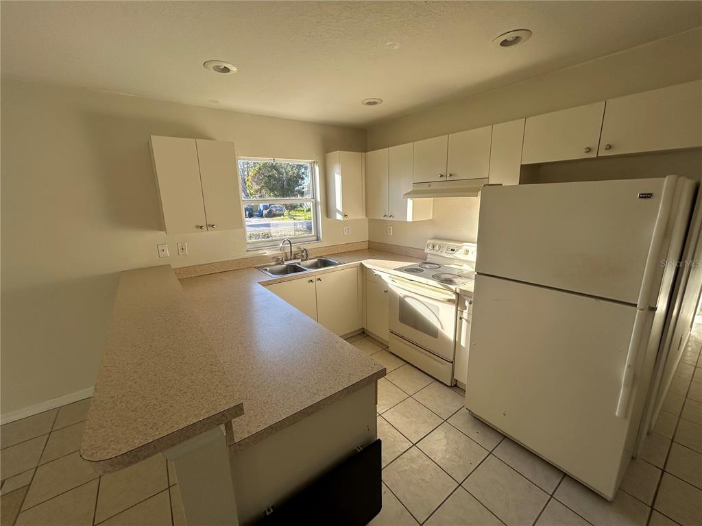 3005 HILLVIEW STREET, SARASOTA, FL — photo 3 of 9