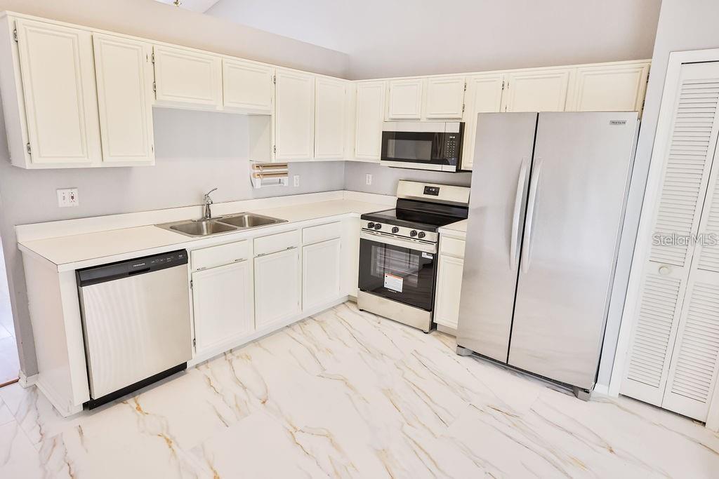 1098 SUGARBERRY TRAIL, OVIEDO, FL — photo 3 of 10