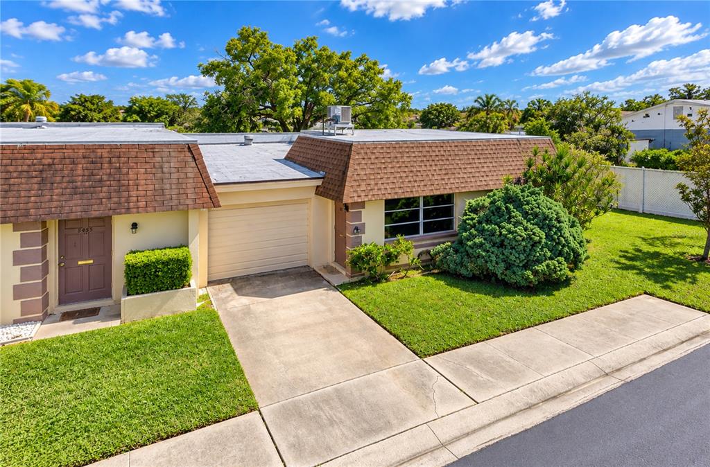 8445 CALAIS N, PINELLAS PARK, FL — photo 2 of 30