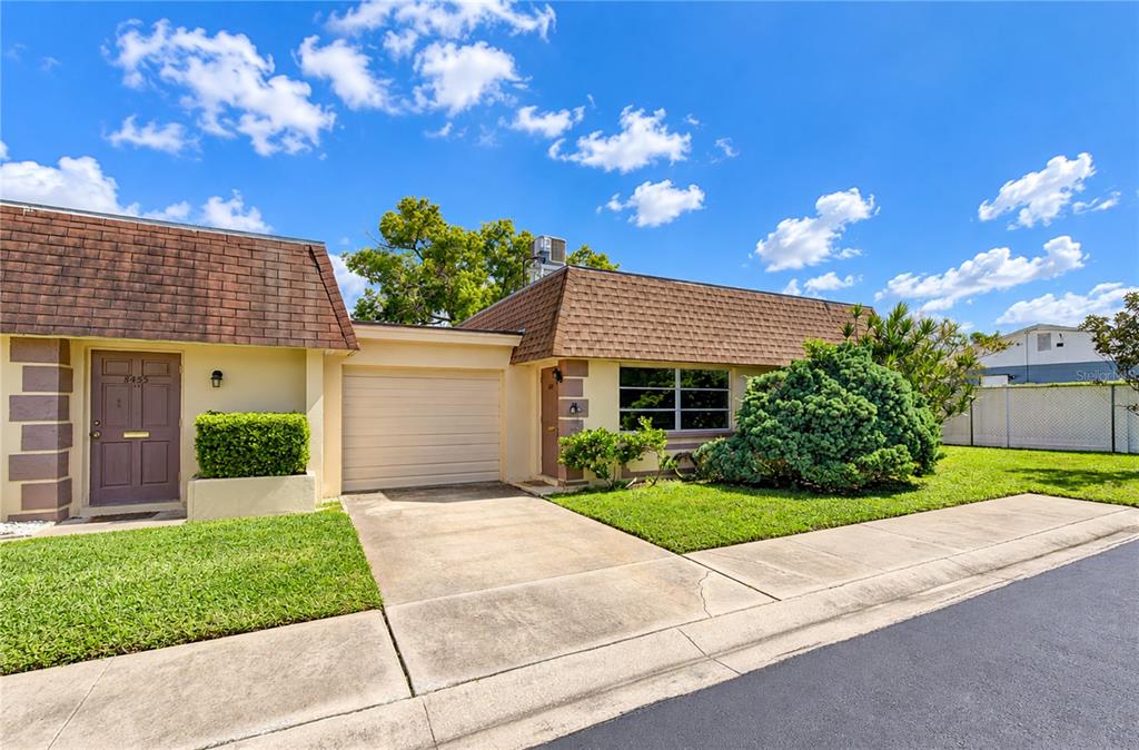 8445 CALAIS N, PINELLAS PARK, FL — photo 3 of 30