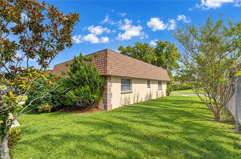 8445 CALAIS N, PINELLAS PARK, FL — photo 4 of 30