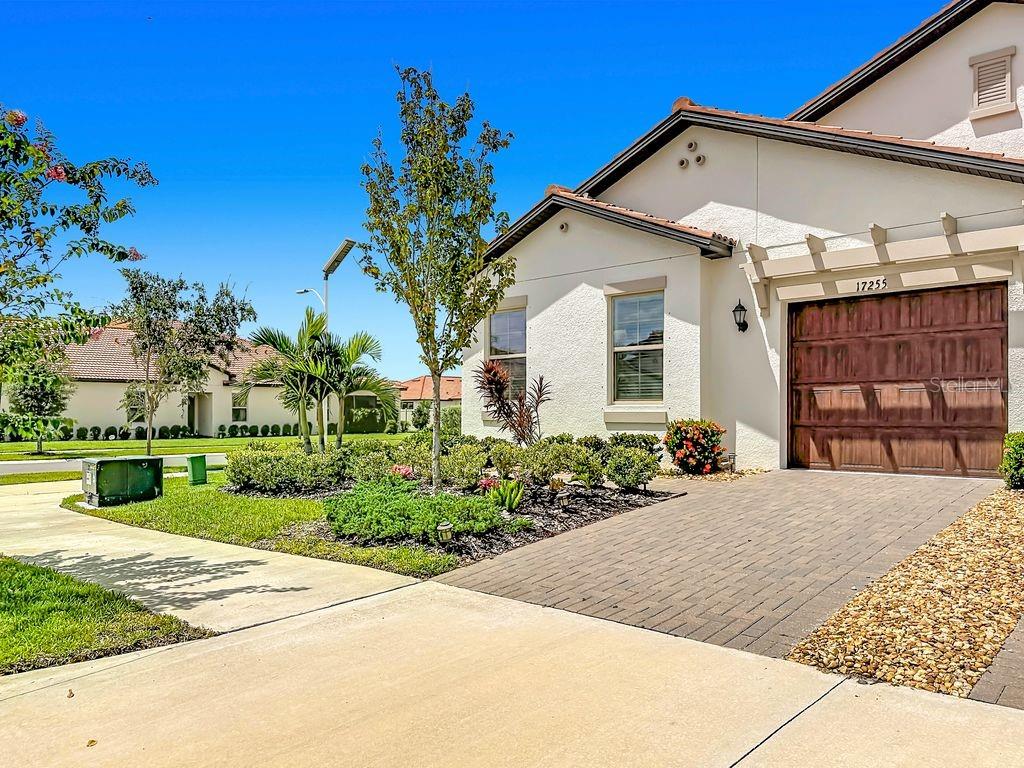 17255 HOLLY WELL AVENUE, WIMAUMA, FL — photo 4 of 30