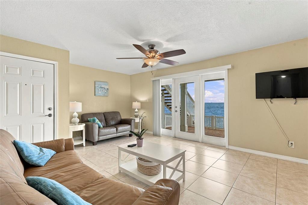 5118 COQUINA KEY DRIVE SE UNIT B, ST PETERSBURG, FL — photo 4 of 31