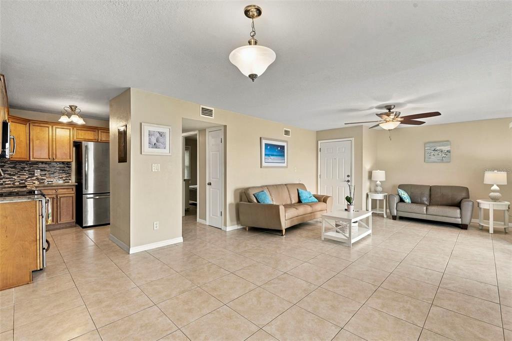 5118 COQUINA KEY DRIVE SE UNIT B, ST PETERSBURG, FL — photo 5 of 31