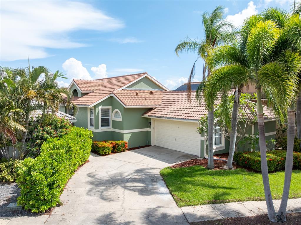 835 SYMPHONY ISLES BOULEVARD, APOLLO BEACH, FL — photo 2 of 30