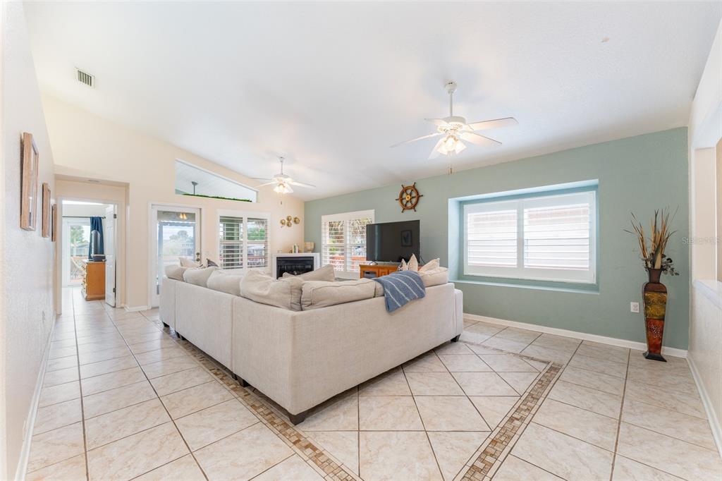 835 SYMPHONY ISLES BOULEVARD, APOLLO BEACH, FL — photo 4 of 30