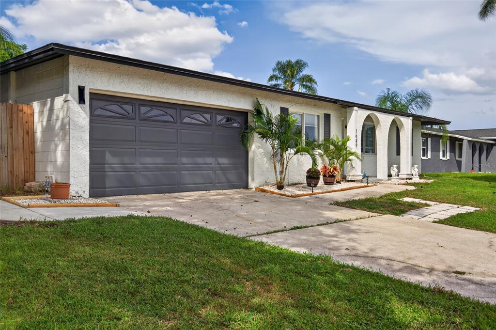 1689 PENNSYLVANIA AVENUE NE, ST PETERSBURG, FL — photo 3 of 30