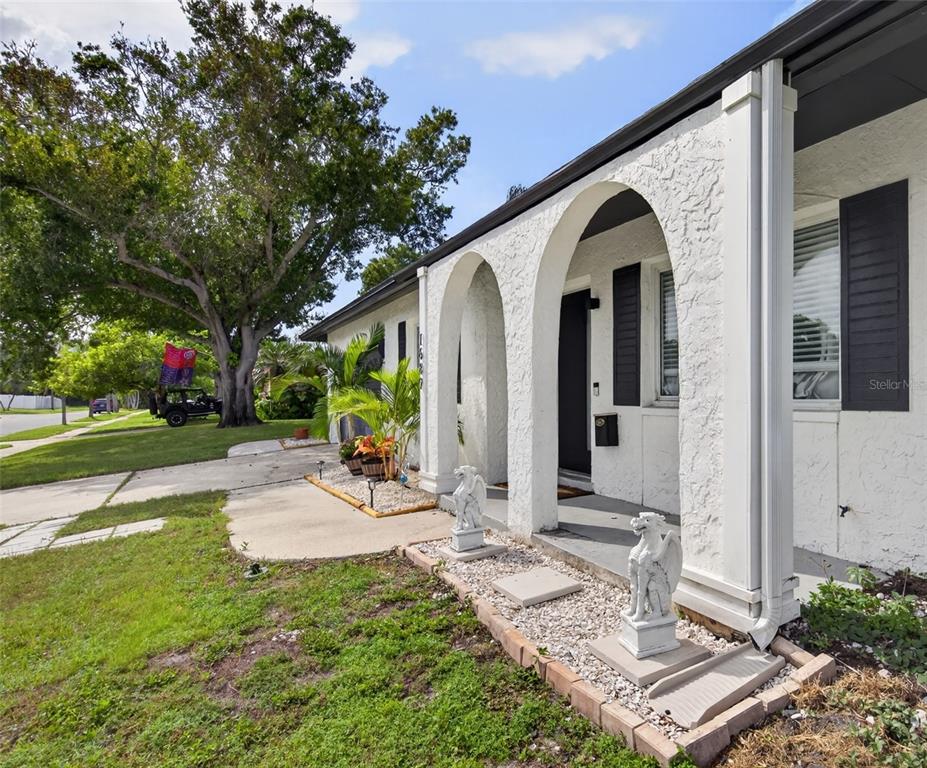 1689 PENNSYLVANIA AVENUE NE, ST PETERSBURG, FL — photo 4 of 30