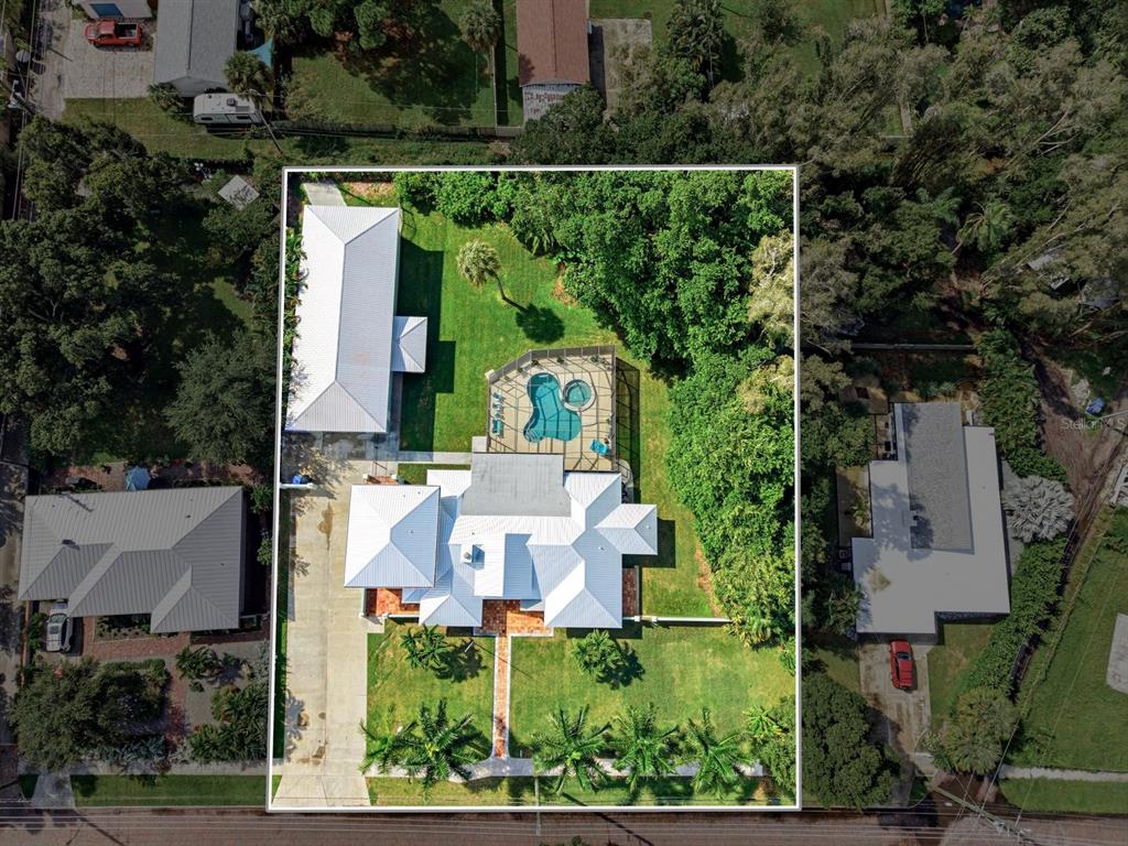 6930 BOUGAINVILLA AVENUE S, ST PETERSBURG, FL — photo 4 of 30