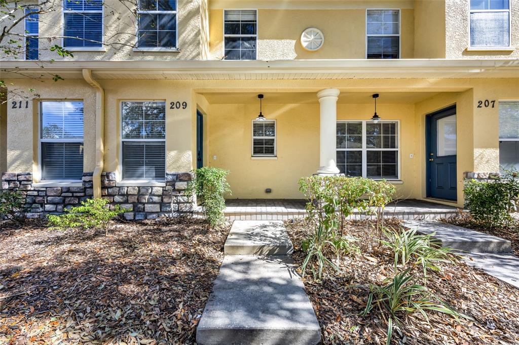 209 DRAW BRIDGE LN, VALRICO, FL — photo 4 of 17