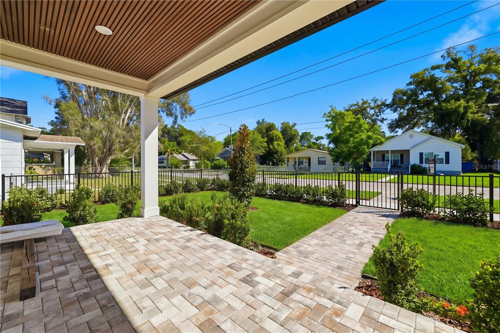 1025 MELROSE AVENUE S, ST PETERSBURG, FL — photo 5 of 48