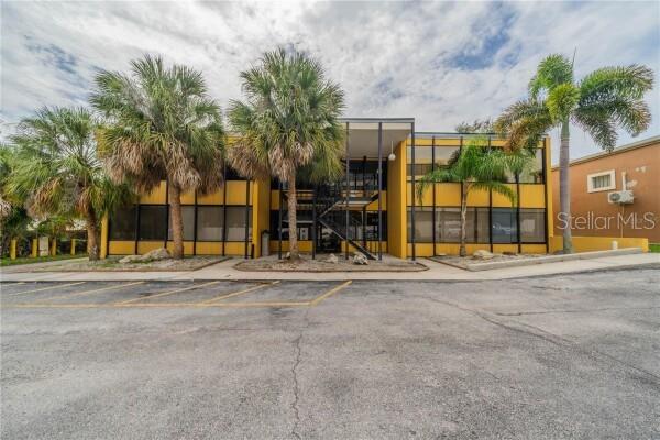 4021 N ARMENIA AVE UNIT 102